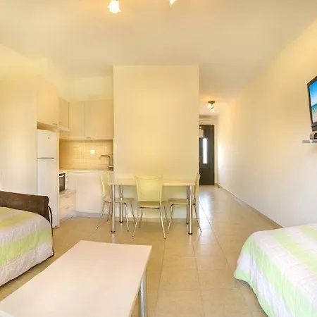 Apartament Avra